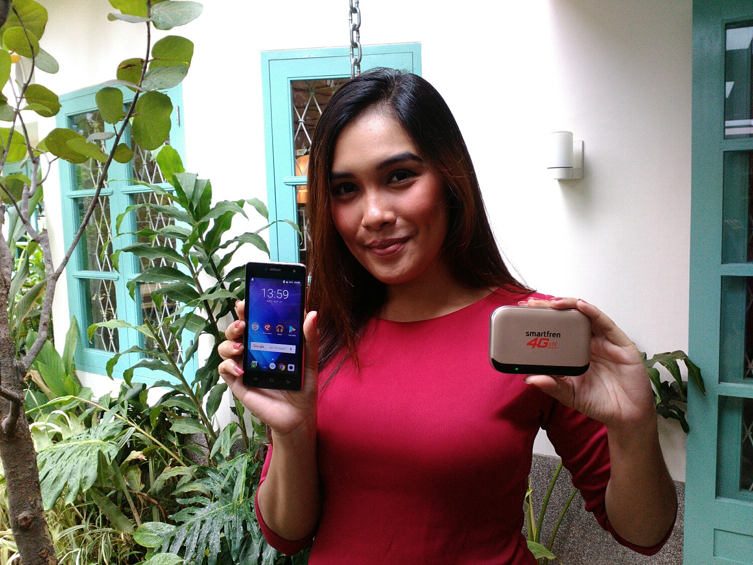 video-news-yang-cari-smartphone-dan-mifi-4g-murah-smartfren-punya