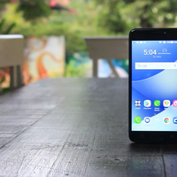 Ponsel Mainstream Dengan Baterai Bongsor