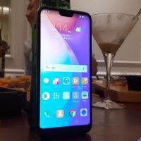 Mirip iPhone X, Ini Harga dan Spesifikasi Honor 10 spesifikasi honor 10