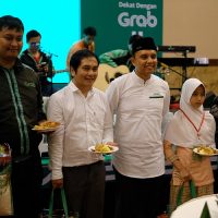 grab beri bingkisan hari raya