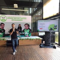 Driver Gojek Bisa Beli Laptop Dengan Harga Lebih Murah driver gojek