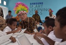 Samsung Bangun Kelas Berbasis Teknologi Bagi Siswa SD di Papua Samsung