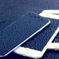 Tips Murah Meriah, Bikin Hape Tahan Air Saat Musim Hujan