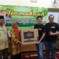 Lenovo Indonesia Beri Donasi Komputer Ke Pelajar SD.