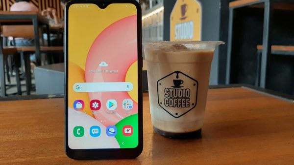 Galaxy A01 Review Barebones Smart Phone For The Budget
