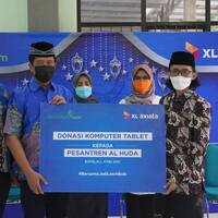 XL Axiata Donasikan 100 Laptop ke Pesantren XL Axiata Donasikan 100 Laptop ke Pesantren