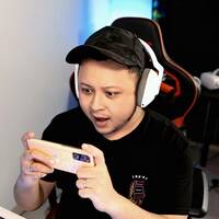 Samsung Galaxy S20 FE Diandalkan Gamer Bermain Game Lebih Puas, Ini Rahasianya Samsung Galaxy S20 FE Prosesor Snapdragon 865 yang disematkan pada Galaxy S20 FE optimalkan momen keseruan Pokopow bermain mobile game