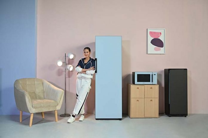Aktris Pevita Pearce dengan Samsung BESPOKE Refrigerator 1-Door & Microwave