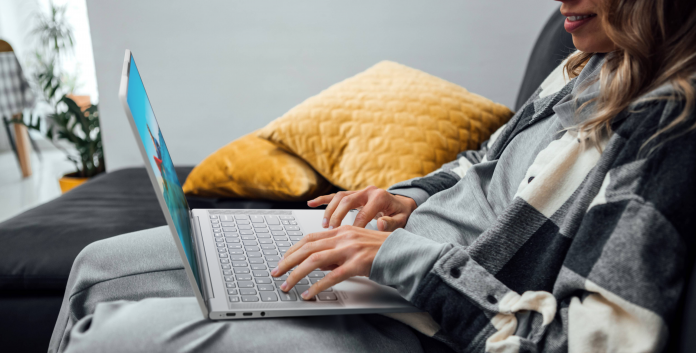 Yoga_Slim_7_Carbon_06