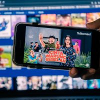 Angkat Kisah Cinta Gamers, Telkomsel MAXstream Rilis Film Original “Cinta Warung Sebelah”