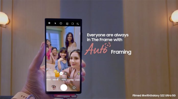 Nagita Slavina mengambil wefie tanpa harus pakai extension tool karena sudah ada auto framing b di Hp Samsung Galaxy S22 (1) Nagita Slavina mengambil wefie tanpa harus pakai extension tool karena sudah ada auto framing b di Hp Samsung Galaxy S22 (1)