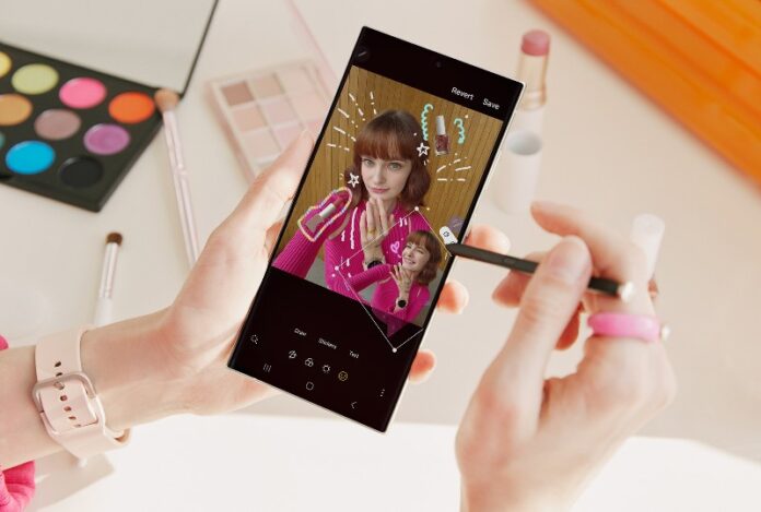 035_lifestyle_galaxy_s23ultra_cream_spen_watch5_pinkgold_copy_800x539