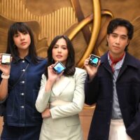 Ini Alasan Vidi Aldiano , Anya Geraldine dan Pevita Pearce Pakai Samsung Galaxy Flip 6 Terbaru! Ini Alasan Vidi Aldiano , Anya Geraldine dan Pevita Pearce Pakai Samsung Galaxy Flip 6 Terbaru! (1) (1)