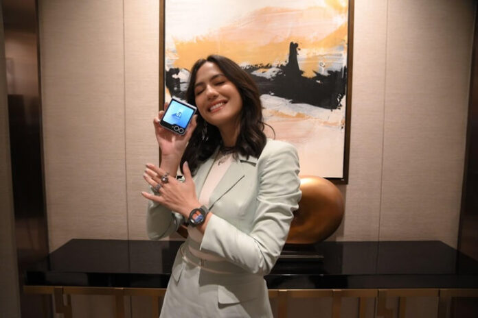 Ini Alasan Vidi Aldiano , Anya Geraldine dan Pevita Pearce Pakai Samsung Galaxy Flip 6 Terbaru! (3) (1) Ini Alasan Vidi Aldiano , Anya Geraldine dan Pevita Pearce Pakai Samsung Galaxy Flip 6 Terbaru! (3) (1)