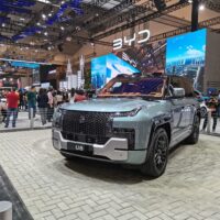 YangWang U8, Electric Vehicle Bongsor Tapi Lincah, Bisa Muter Sendiri!