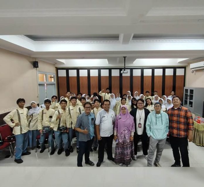 Makin Seru! Acara 'Ngobrolin Teknologi' Kembali Hadir, Kini di SMA Negeri 86 Jakarta (1) (1) Makin Seru! Acara 'Ngobrolin Teknologi' Kembali Hadir, Kini di SMA Negeri 86 Jakarta (1) (1)