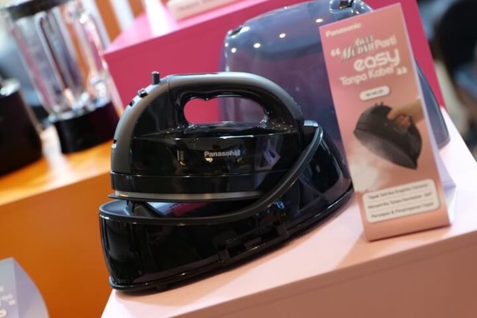 Produk Panasonic Cordless Iron_ Setrika Tanpa Kabel Pertama di Indonesia (1)