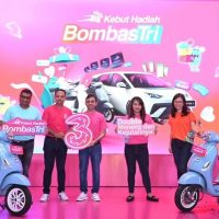 Tri Gelar “Kebut Hadiah BombasTri” Serbu Hadiahnya Double Kesempatannya Tri Gelar Kebut Hadiah BombasTri Serbu Hadiahnya Double Kesempatannya (1)