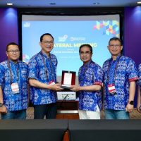 XLSMART dan Telkom Berkolaborasi Tingkatkan Pengalaman Pelanggan dan Monetisasi Trafik XLSMART dan Telkom Berkolaborasi Tingkatkan Pengalaman Pelanggan dan Monetisasi Trafik (1)